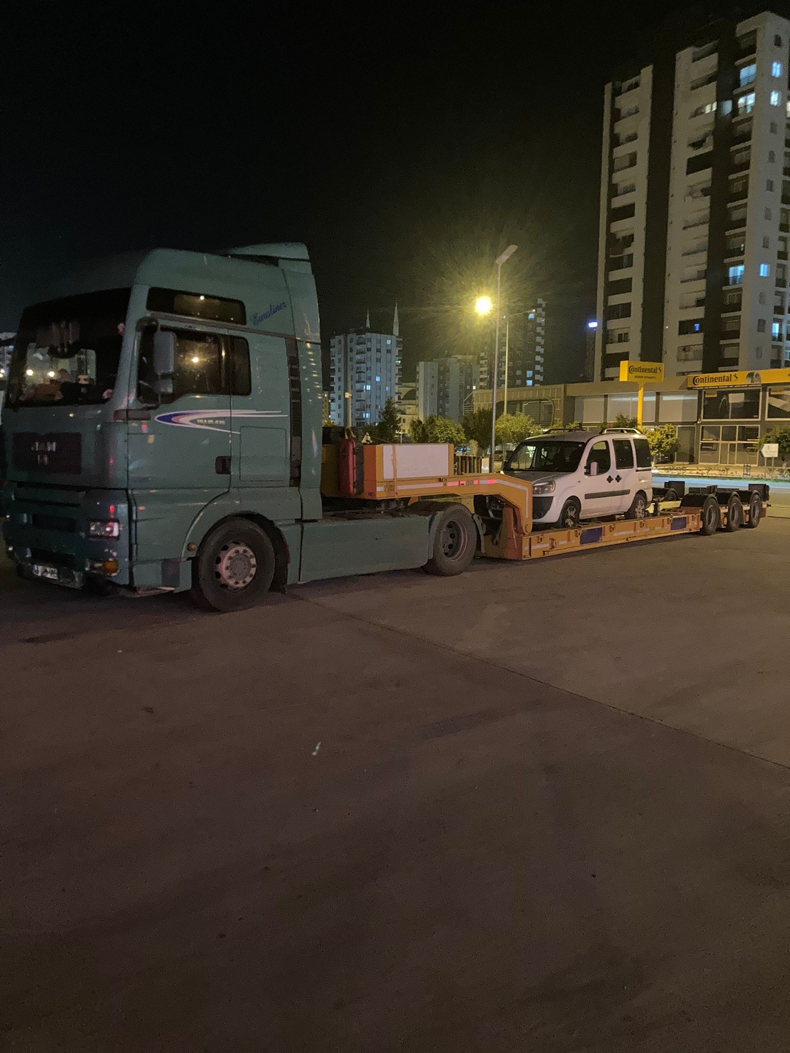 tekne taşıma için özel dizayn edilmiş araçlarımızla profesyonel hizmet anlayışı